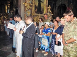 У Львові молитовно вшанували пам'ять українських військових, які загинули під Іловайськом.(ФОТО) У Львові молитовно вшанували пам'ять українських військових, які загинули під Іловайськом.(ФОТО)